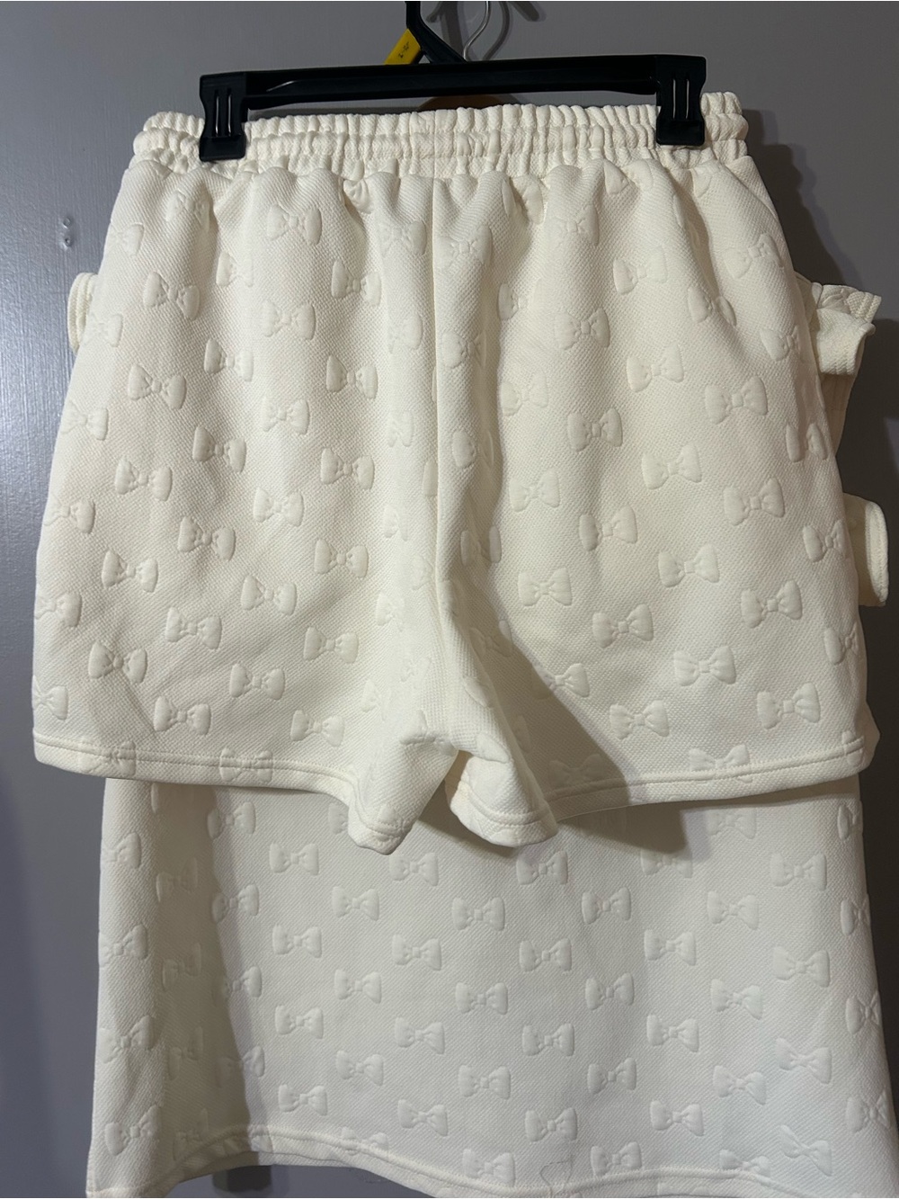 Ivory Bow-Embossed Ruffle Sleeve Top Size Medium - Picture 3 of 6